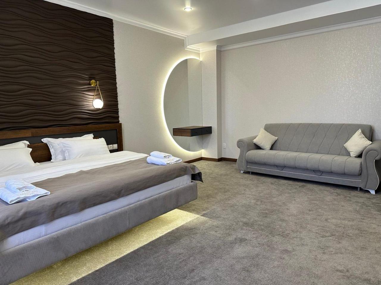 Grand Way Hotel Taraz Luaran gambar