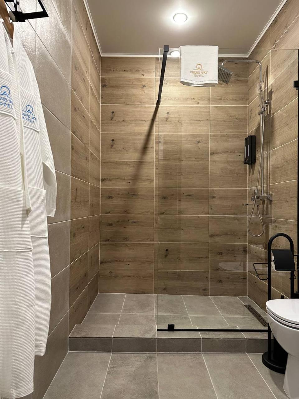 Grand Way Hotel Taraz Luaran gambar